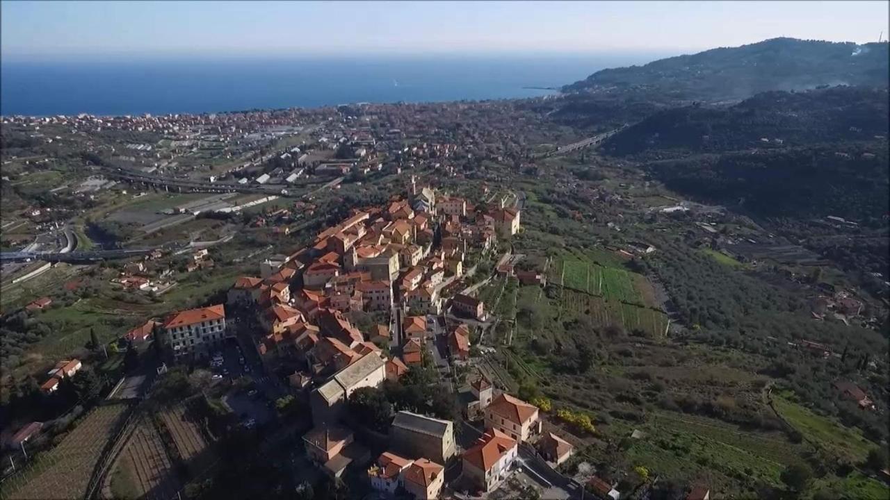 Mama Chioccia B&B Diano San Pietro Exterior photo